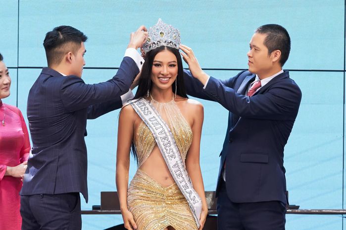 Á hậu Kim Duyên chính thức lên đường chinh chiến Miss Universe 2021