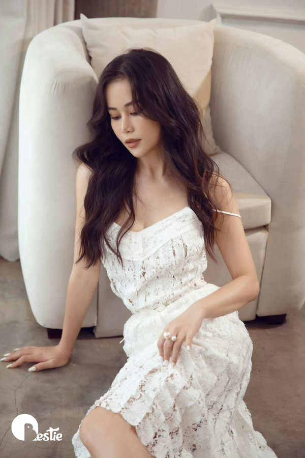 Á hoàng Cao Thùy Trang tung bộ ảnh lung linh trở lại sau mùa giãn cách