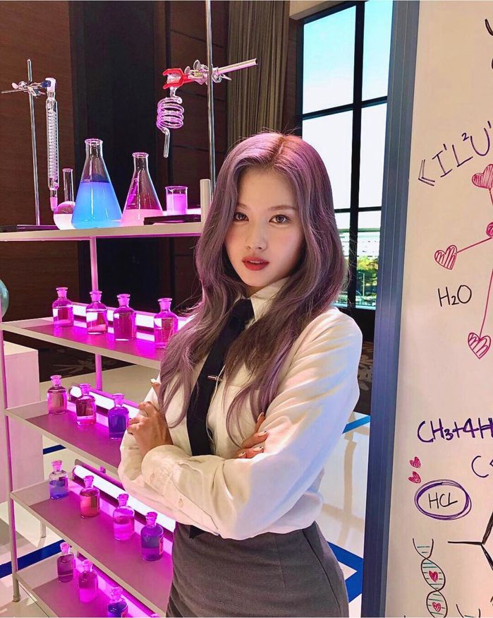 8 idol Kpop nhộm tóc màu tím khiến fan mê mẩn