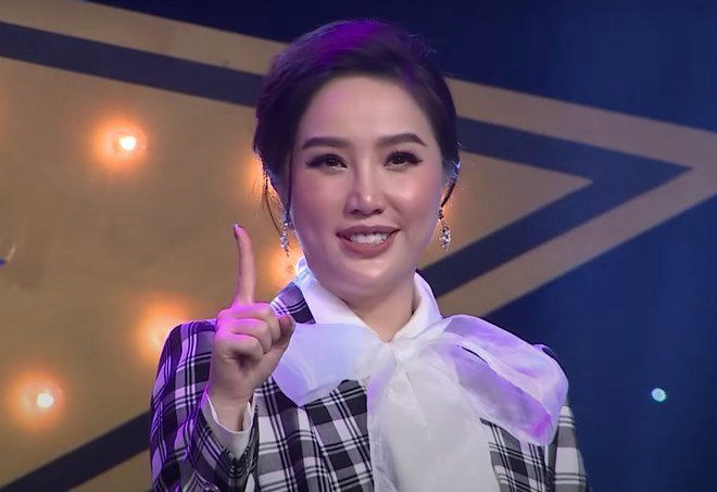 4 sao Việt bị makeup phản: Sơn Tùng sắm hai thanh đao