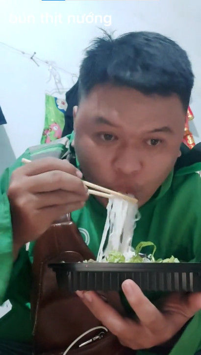 Anh chàng shipper lần đầu gặp vị khách bom hàng có tâm