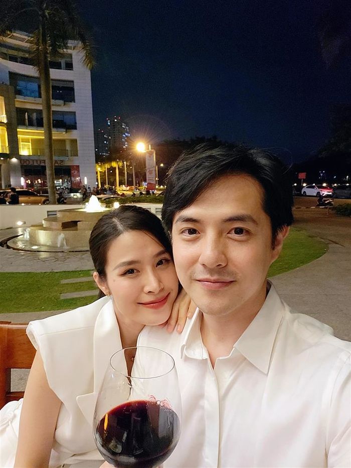 Ảnh hot sao Việt 10/11: Ông Cao Thắng - Đông Nhi mừng 2 năm ngày cưới