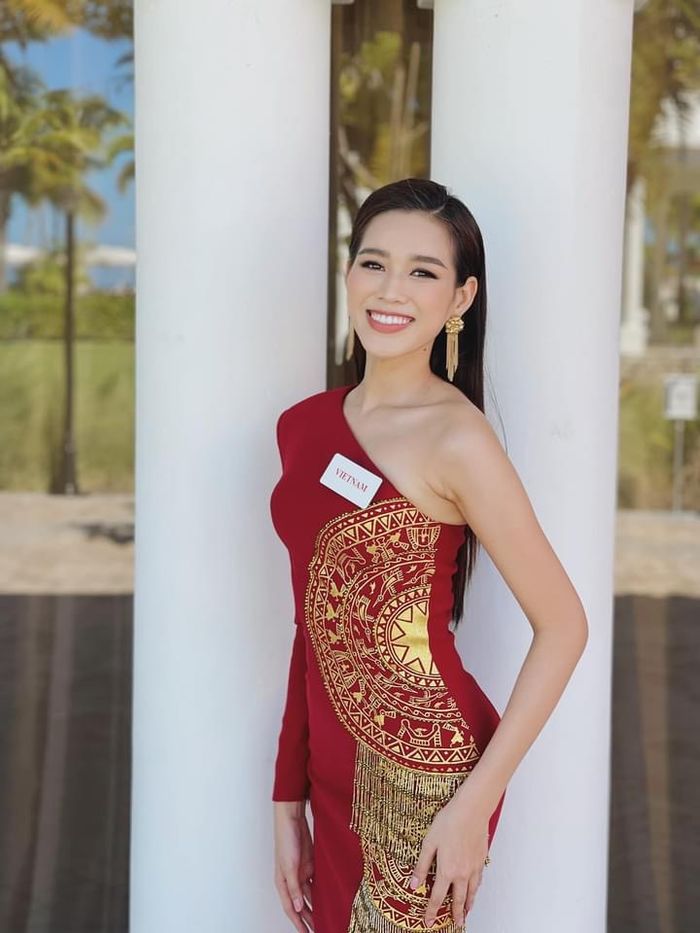 Ảnh hot sao Việt 28/11: Lộ diện trang phục dạ hội của Thùy Tiên
