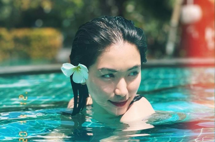 Ảnh hot sao Việt 3/11: Ngọc Trinh lại diện chiếc áo dễ cảm lạnh