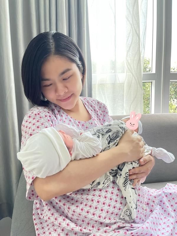Ảnh hot sao Việt 4/11: Hà Hồ - Kim Lý dát hàng hiệu mừng sinh nhật con