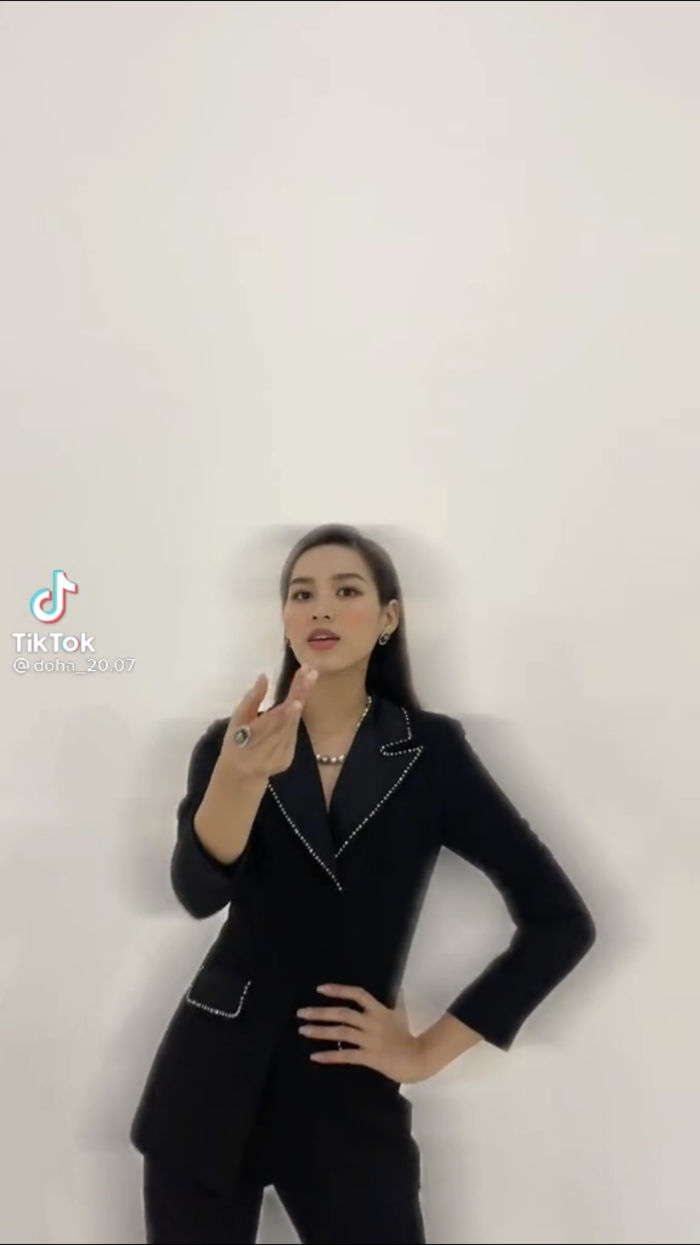Ảnh hot sao Việt 5/11: Thanh Sơn - Khả Ngân tình bể bình