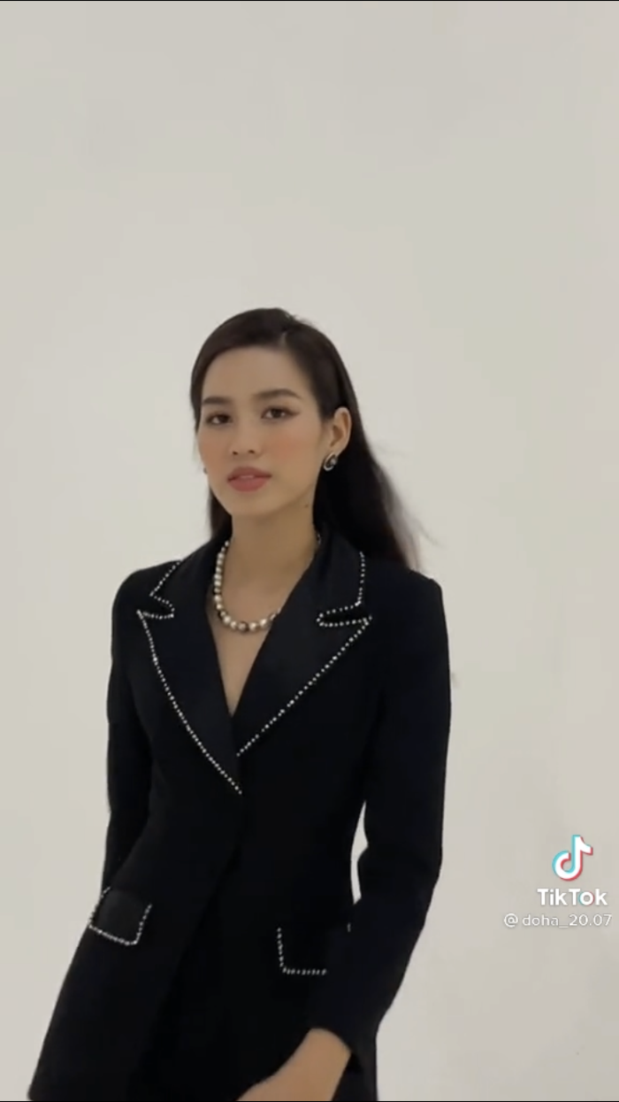 Ảnh hot sao Việt 5/11: Thanh Sơn - Khả Ngân tình bể bình