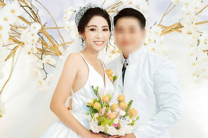 Ảnh hot sao Việt 5/11: Thanh Sơn - Khả Ngân tình bể bình