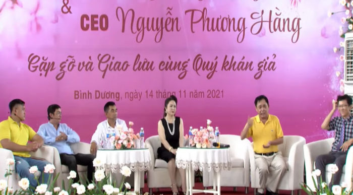 Bà Phương Hằng họp fan lần 2 ở Đại Nam: Dẫn theo cả quý tử