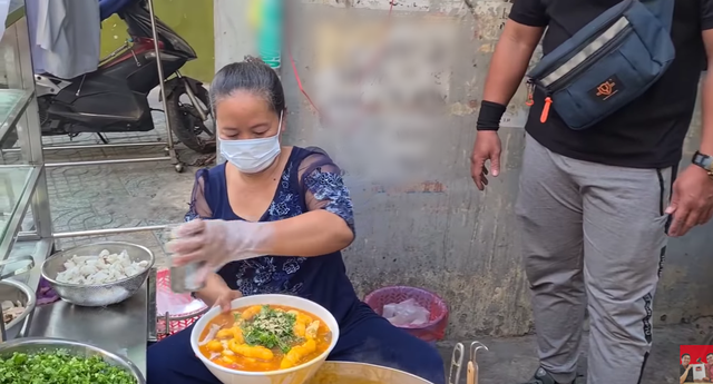 Bánh canh cua Sài Gòn có hẳn tô 1 triệu, CĐM: Mua 1kg về làm 5 món