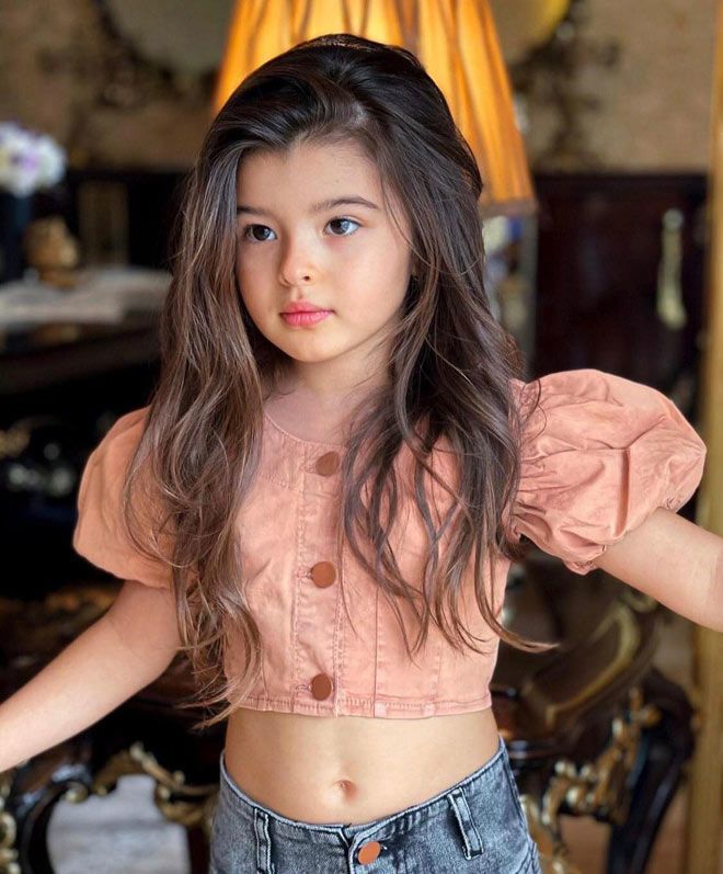 Bé gái 6 tuổi gây sốt MXH vì quá xinh đẹp: Chụp vội cũng như mẫu nhí