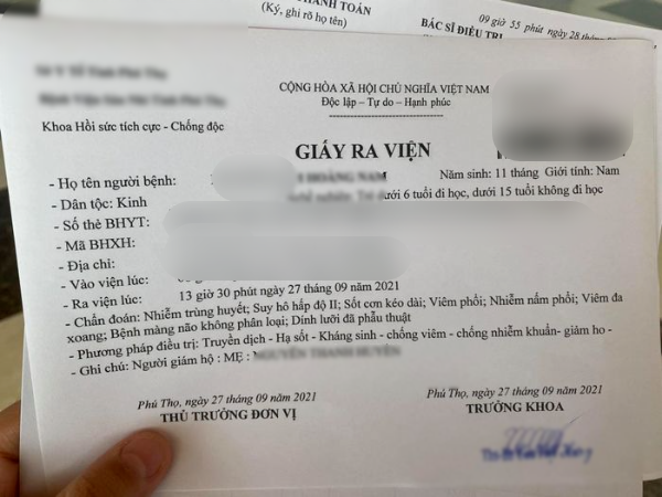 Bé trai bị suy giảm đề kháng chỉ vì cái hôn của người lớn