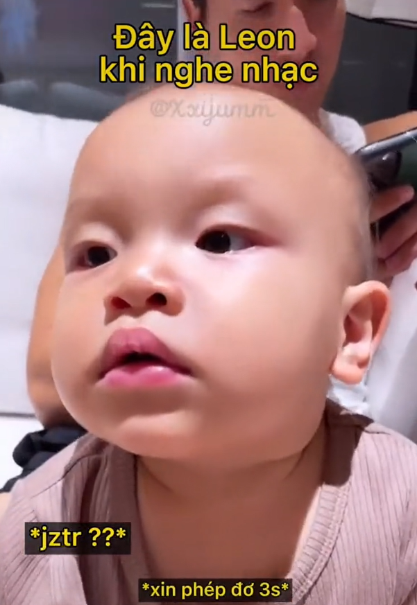 Biểu cảm của Lisa - Leon khi nghe nhạc: không khó khi theo nghiệp mẹ