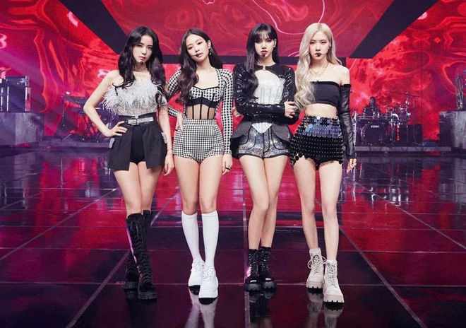BLACKPINK lên đồ lạ lẫm vẫn tạo trend: Nhờ bàn tay vàng từ stylist