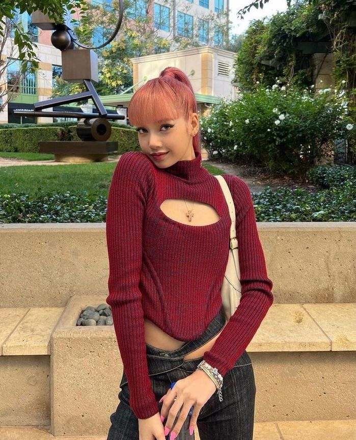 Rosé - Lisa ở trời Tây: Người xanh đỏ, người chung thủy sắc đen