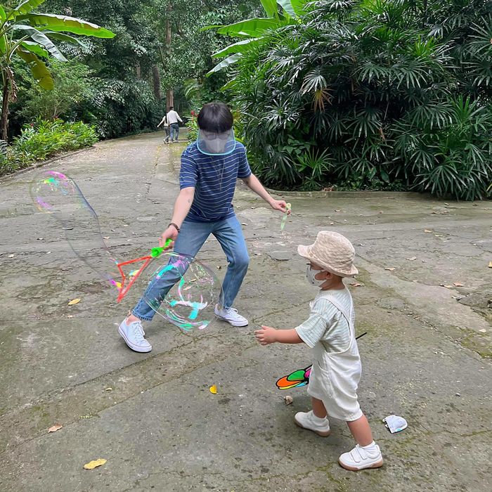 Bộ sưu tập giày của Bo Thúi: không kém cậu Đức Phúc đâu nha!