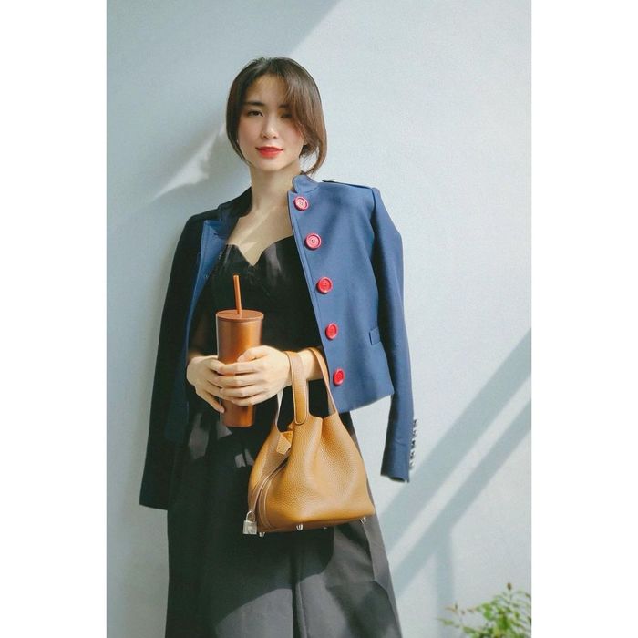 Bộ sưu tập túi hiệu chục tỷ của Hòa Minzy, có chiếc lên đến 700 triệu