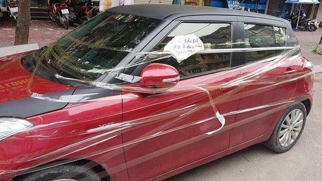 Bức xúc vì hàng xóm ngang nhiên kẻ vạch xe nhà đậu trên đường