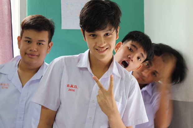 Cậu bé sữa hộp con lai Việt - Thái: Giờ là soái ca cực kỳ mlem