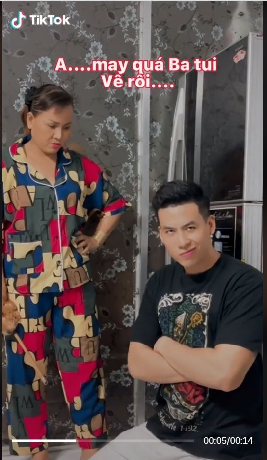 Chắp cánh cho con thành idol: Ba mẹ vừa đánh sáng, vừa làm diễn viên
