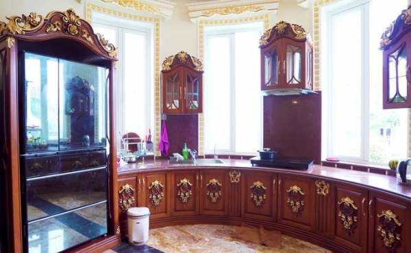 Choáng ngợp dinh thự trăm tỷ dát vàng nổi bần bật của đại gia xứ Thanh