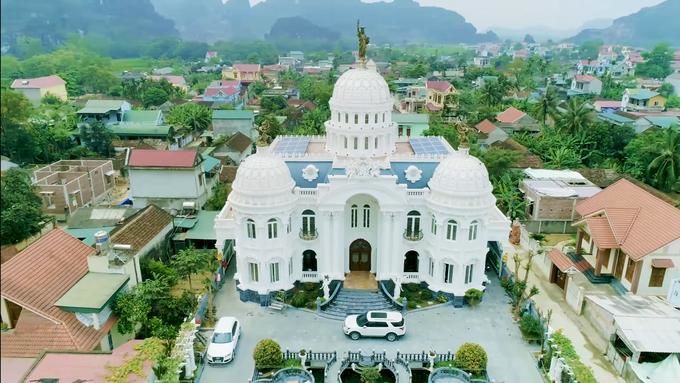 Choáng ngợp dinh thự trăm tỷ dát vàng nổi bần bật của đại gia xứ Thanh