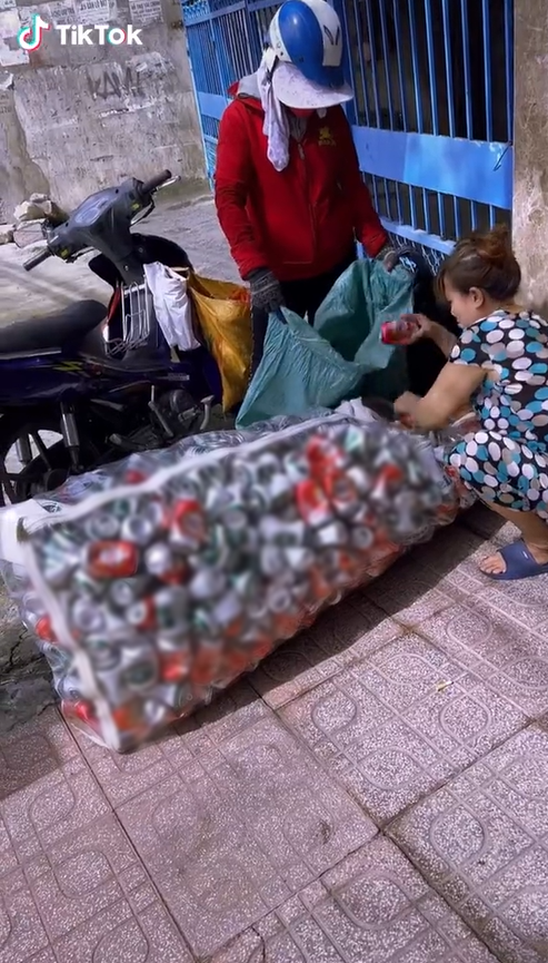 Chồng người ta giải sầu còn giúp vợ kiếm tiền: 320k chứ chẳng đùa