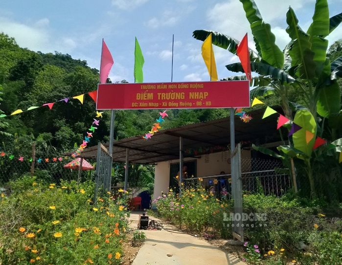 Giáo viên vùng cao: Có người bán cả bò mua thuyền chở học sinh