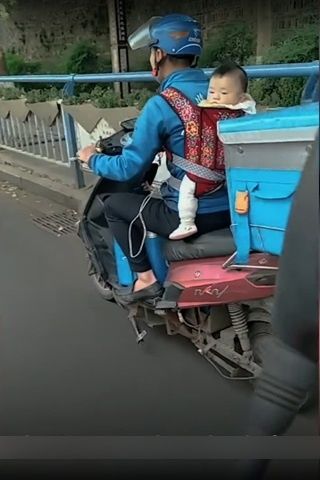 Cô bé từng chui trong thùng theo bố shipper giờ đã lớn phổng phao