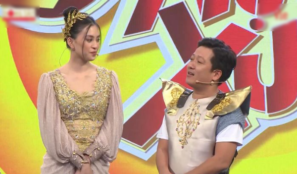 Có body đỉnh của chóp showbiz Việt, Tiểu Vy đi show lộ bụng ngấn mỡ