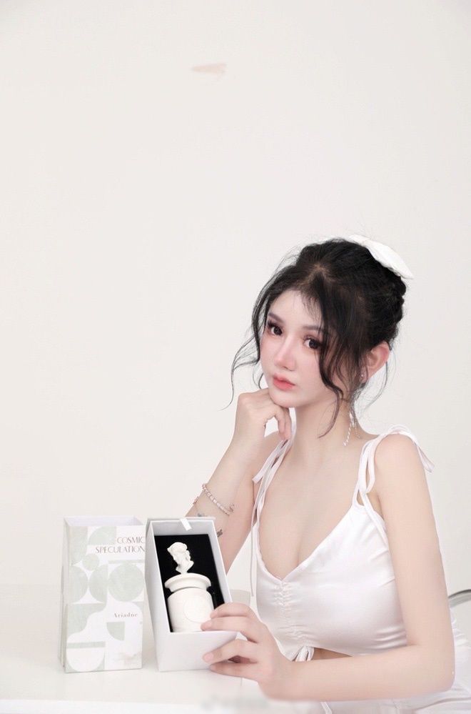 Nhan sắc hiện tại của cô gái 17 tuổi từng trải qua 60 lần thẩm mỹ