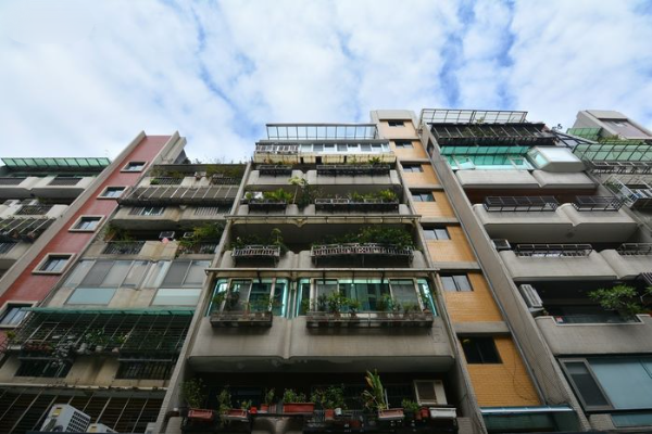 Tiết kiệm 9 năm, người phụ nữ 32 tuổi mua 2 căn nhà ở khu đất vàng