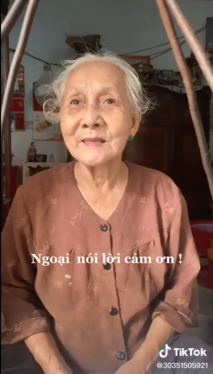 Con gái của ngoại gánh chuối xào: Khuyên nghỉ nhưng mẹ không chịu