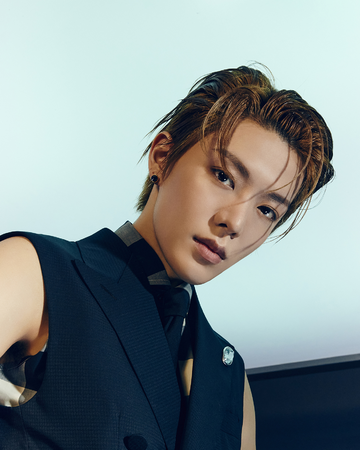 Công ty Kpop chọn nhân tài ngoại quốc: Đào tạo thói quen của người Hàn