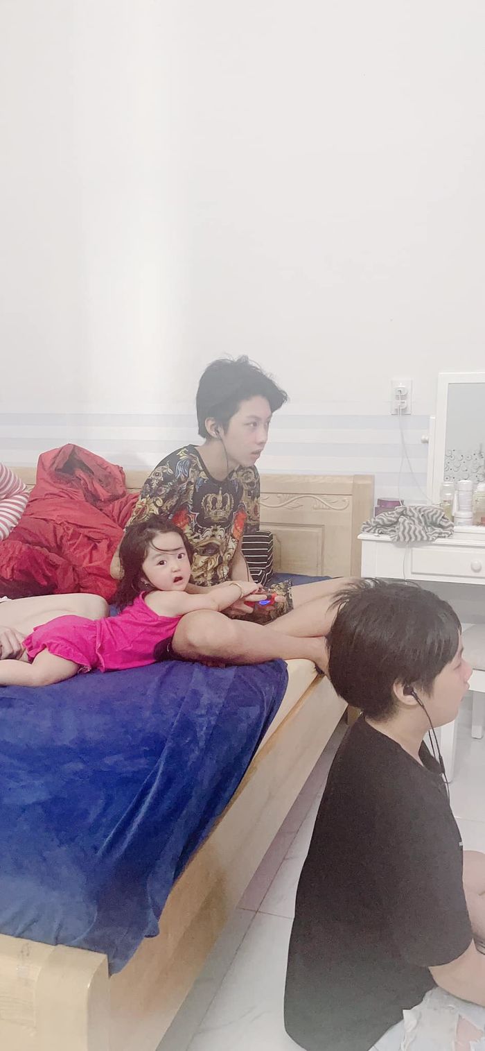 5 ca sĩ hội chợ đình đám có cuộc sống bỉm sữa được khán giả quan tâm