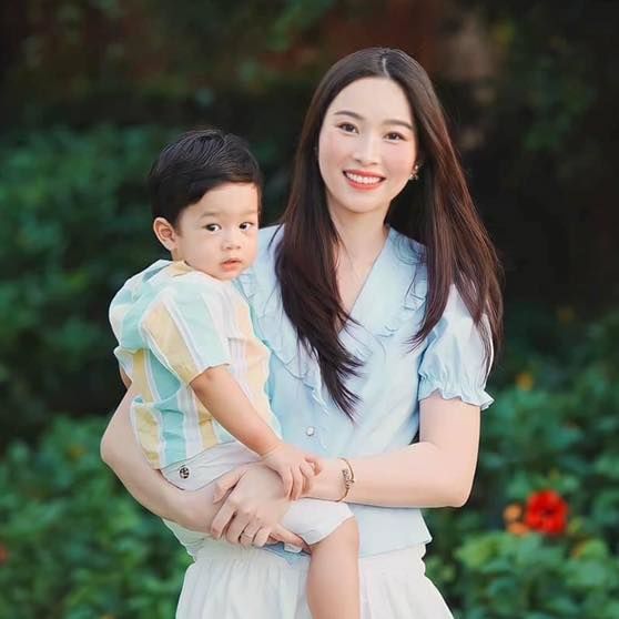 Cuộc sống Top 3 Hoa hậu Việt Nam 2012: Đặng Thu Thảo đẻ khéo nhất