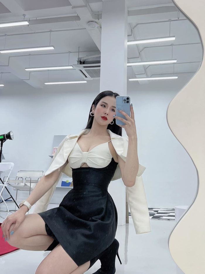 Dàn học trò Hà Anh: Phạm Hương, Đàm Thu Trang sống trong nhung lụa