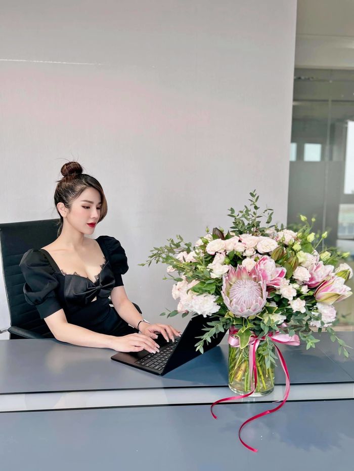 Dàn học trò Hà Anh: Phạm Hương, Đàm Thu Trang sống trong nhung lụa