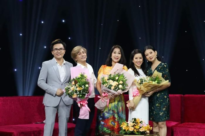 Dàn sao Mùi Ngò Gai hội ngộ sau 15 năm: bao nhiêu ký ức lại ùa về