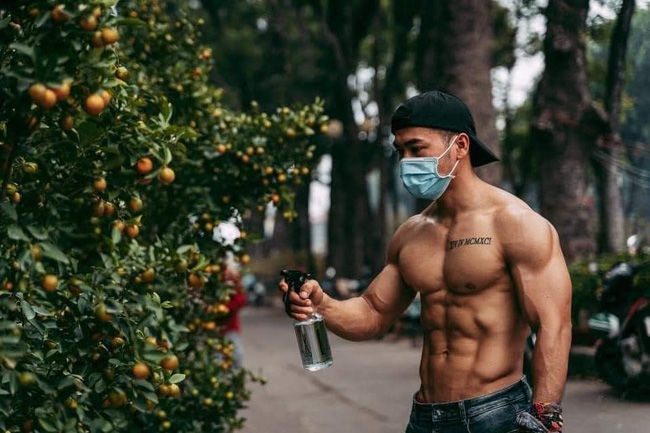 Dàn trai đẹp 6 múi xuất hiện trên đường khiến chị em “bỏng mắt”