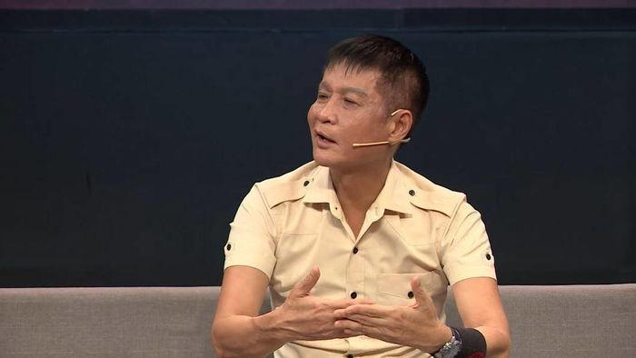 Đạo diễn Lê Hoàng cho rằng: Phụ nữ càng có học thức càng ít khóc”