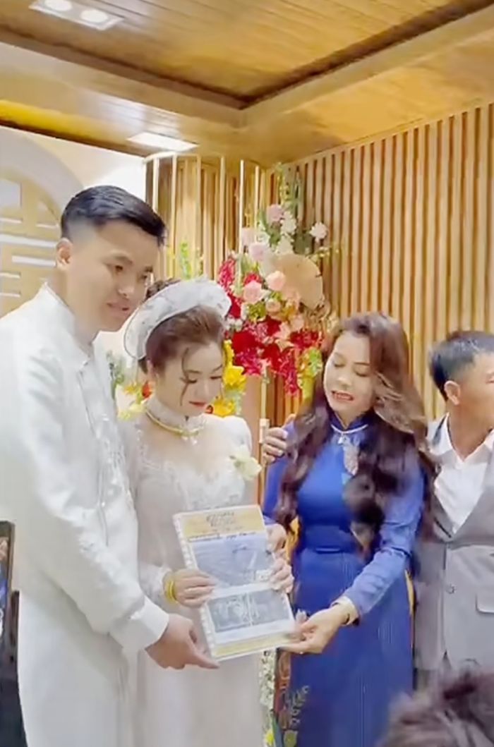 Cô dâu được bố mẹ tặng của hồi môn 15 tỉ khiến ai cũng trầm trồ