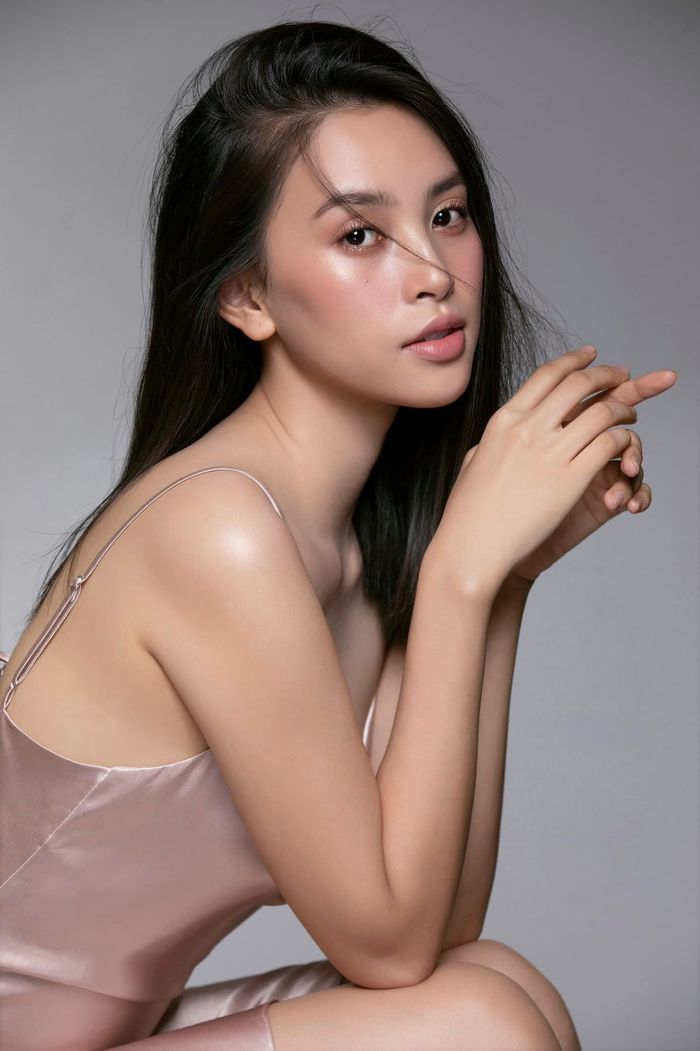 Điểm nổi bật trên mặt của dàn hoa hậu: H'Hen Niê có xương hàm 100 điểm