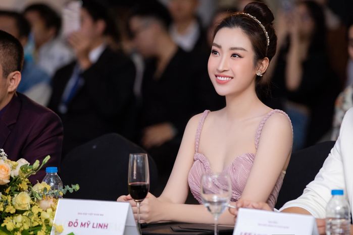 Điểm nổi bật trên mặt của dàn hoa hậu: H'Hen Niê có xương hàm 100 điểm
