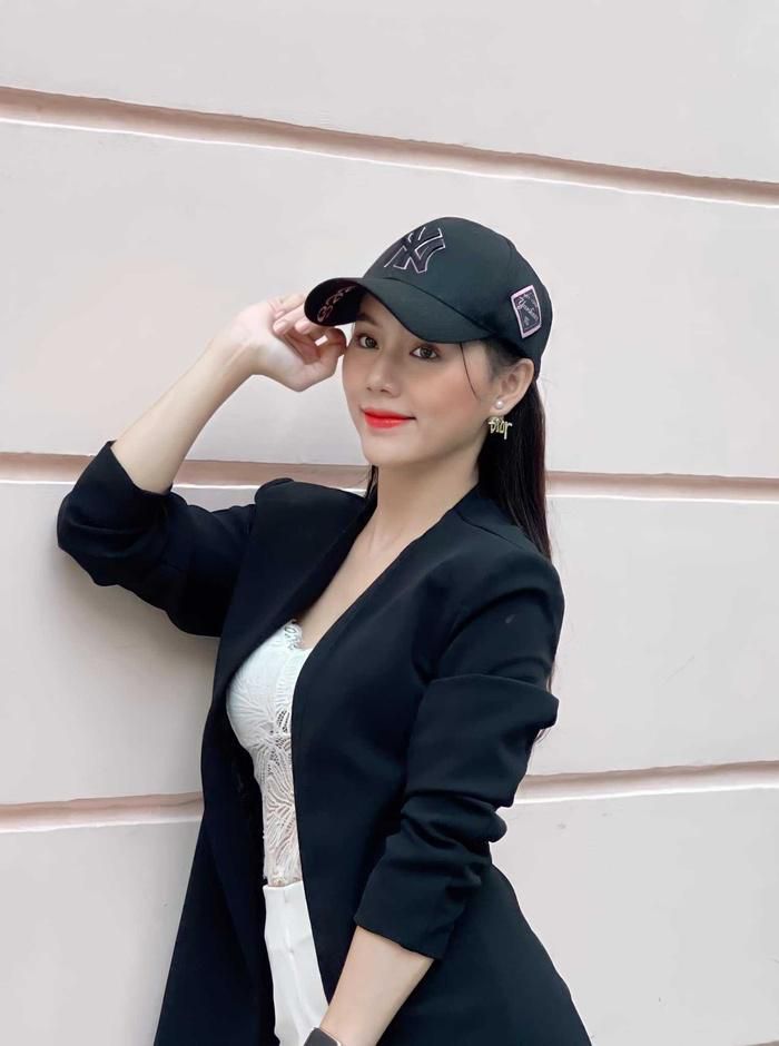 Style đời thực 3 nữ thần Phố Trong Làng: Y tá Ngọc nhìn mà mê
