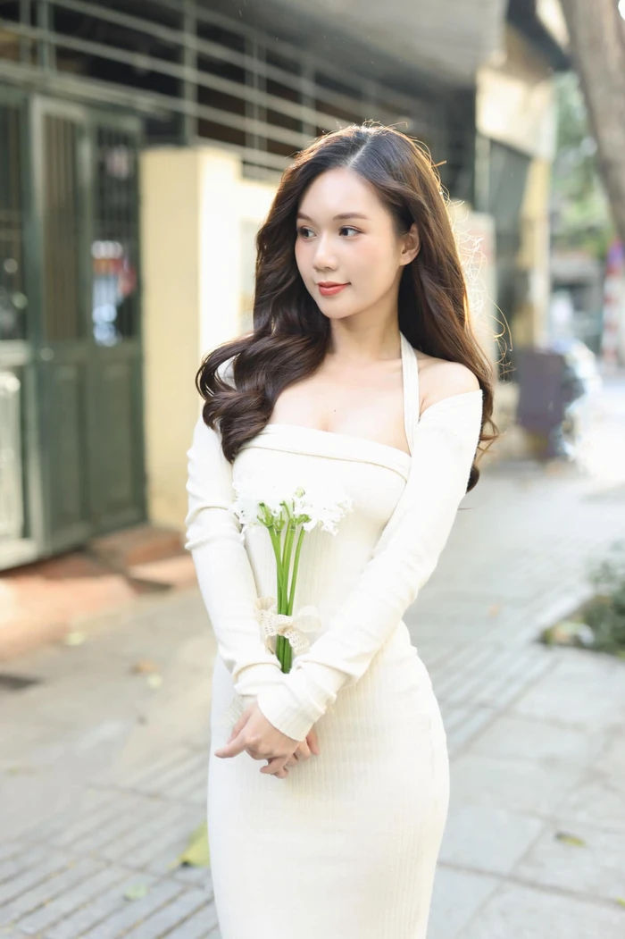 Style đời thực 3 nữ thần Phố Trong Làng: Y tá Ngọc nhìn mà mê