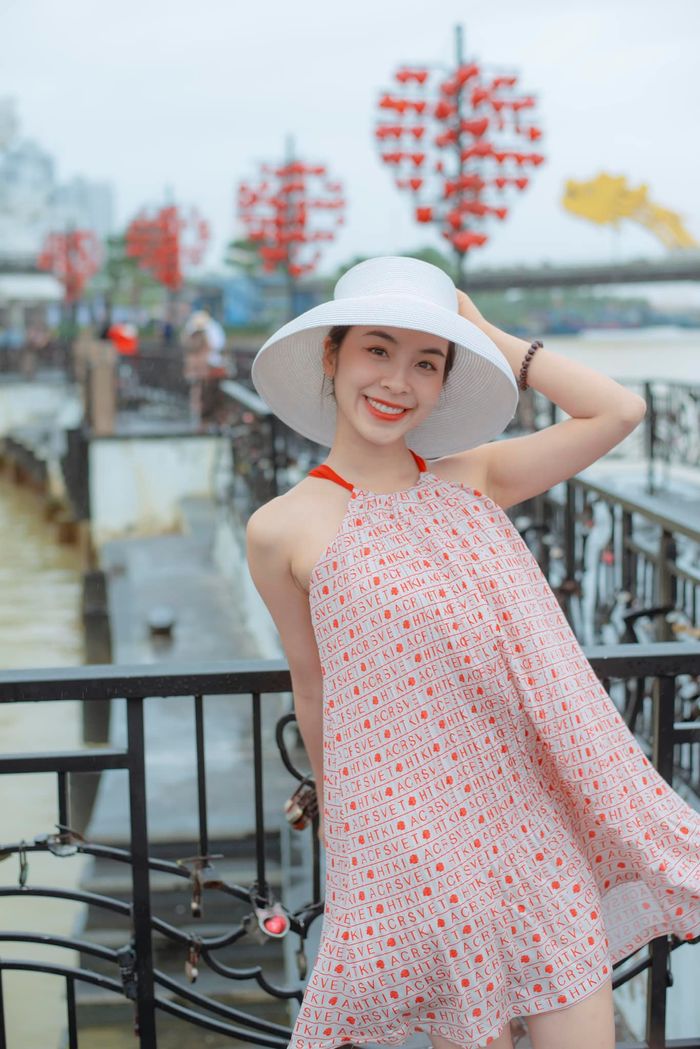 Style đời thực 3 nữ thần Phố Trong Làng: Y tá Ngọc nhìn mà mê