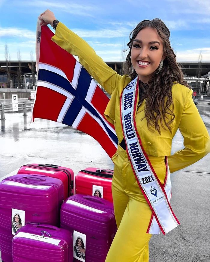 Đọ style sân bay của thí sinh Miss World: Đỗ Thị Hà có đủ sức lấn át