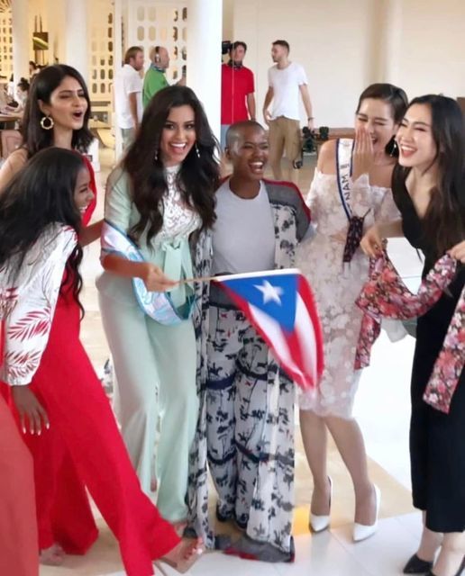 Đỗ Thị Hà nhập cuộc Miss World: nhảy múa tưng bừng bên bạn mới