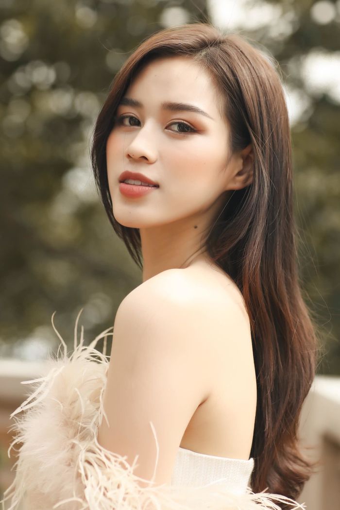 Đỗ Thị Hà khoe chân 1m11, bắn tiếng Anh siêu đỉnh trước ngày đi thi